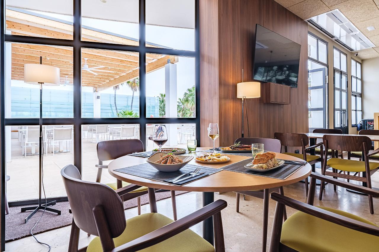 Oassium Hotel At Estival Park ลาปีเนดา ภายนอก รูปภาพ